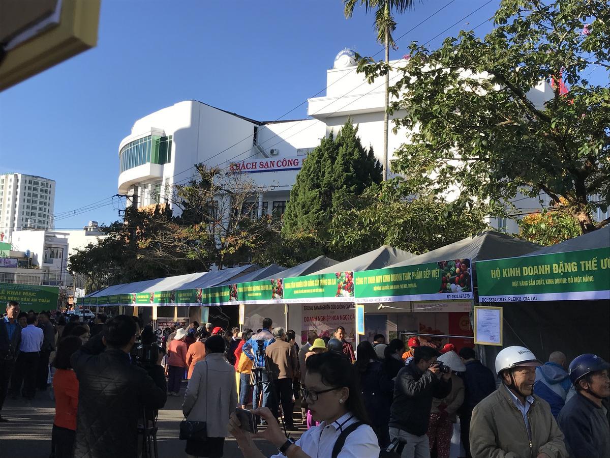Cong Doan Gia Lai Hotel Plây Ku Exterior foto